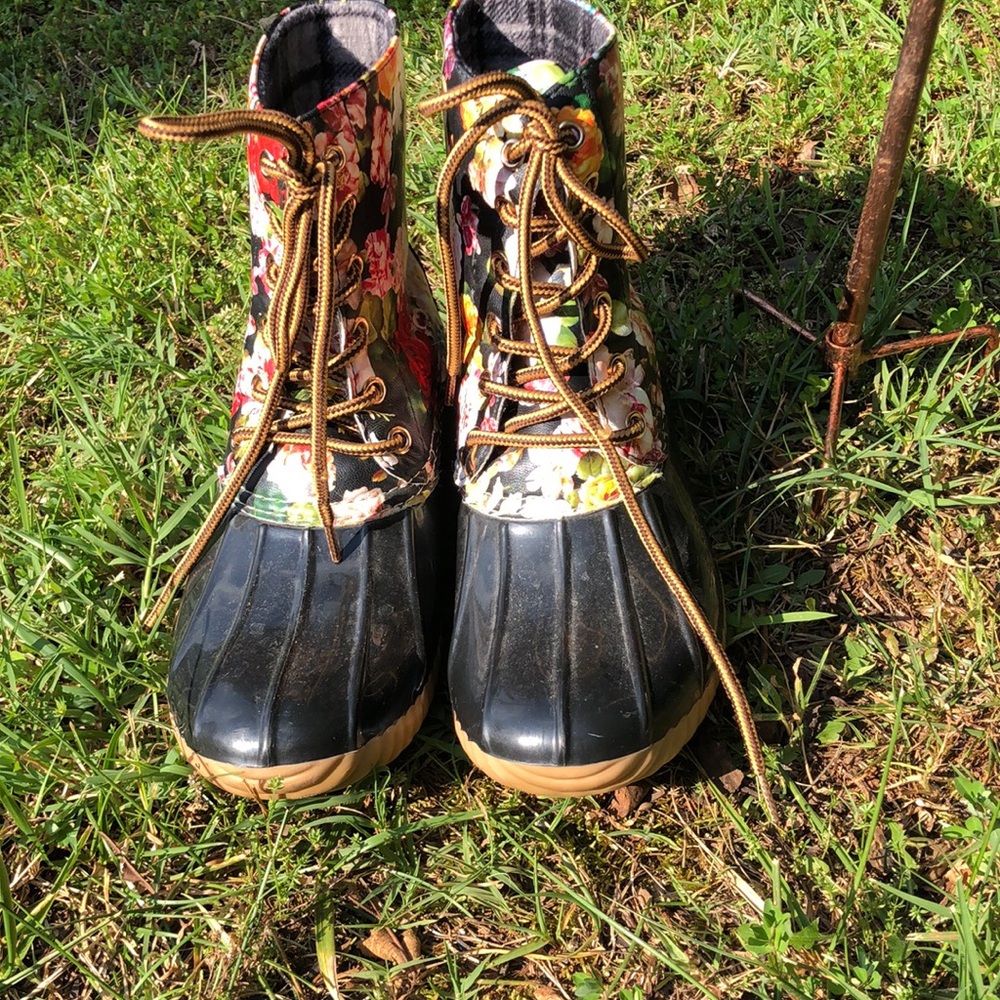 Rain. Rain. These adorable rain boots are available. Mission 600. Size 6.